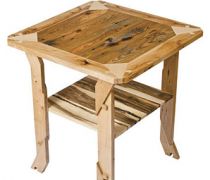 Stolik z litego drewna dębowego z wstawkami ze starego drewna.